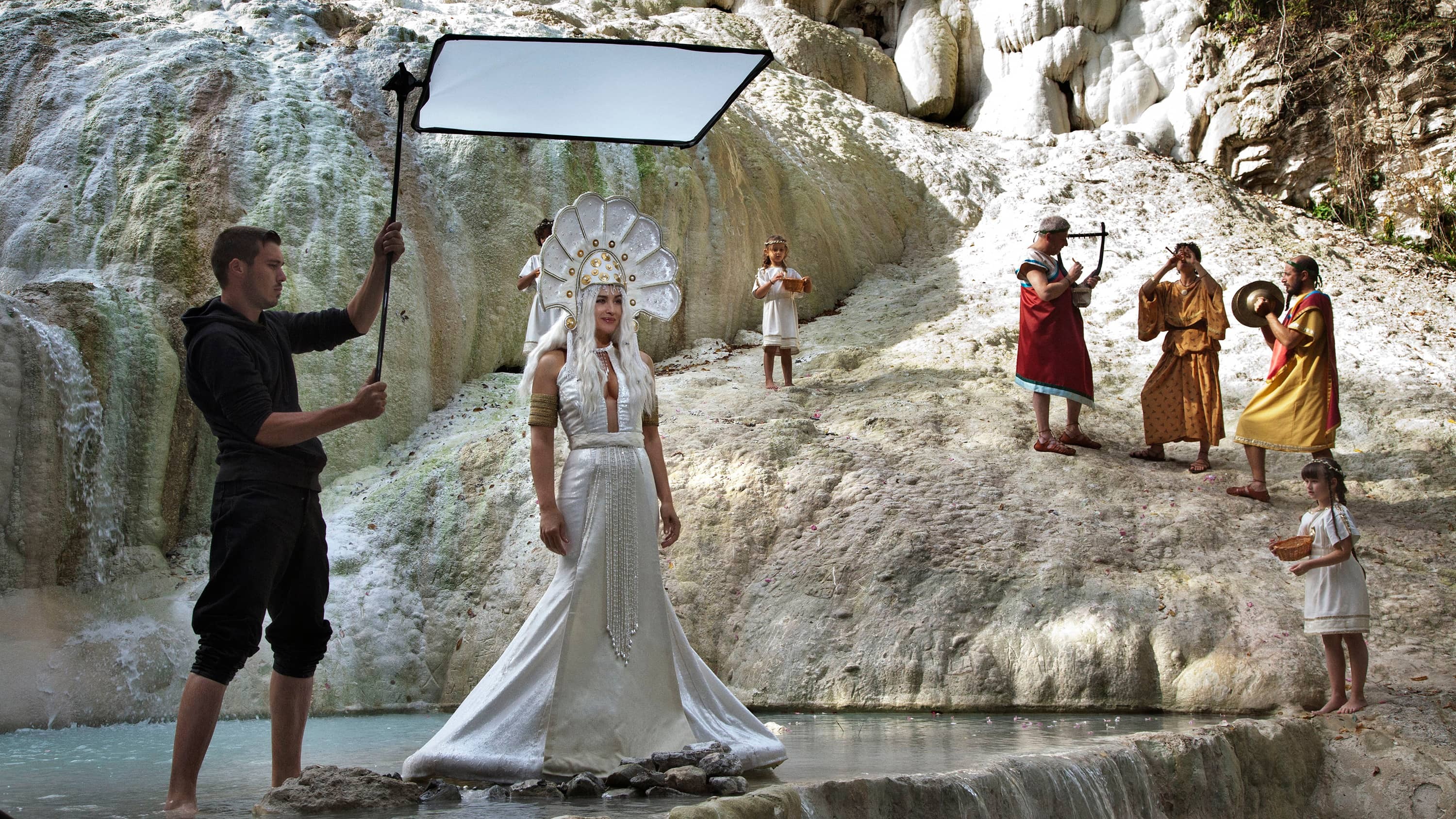 De filmset die de meisjes in de film ontdekken.