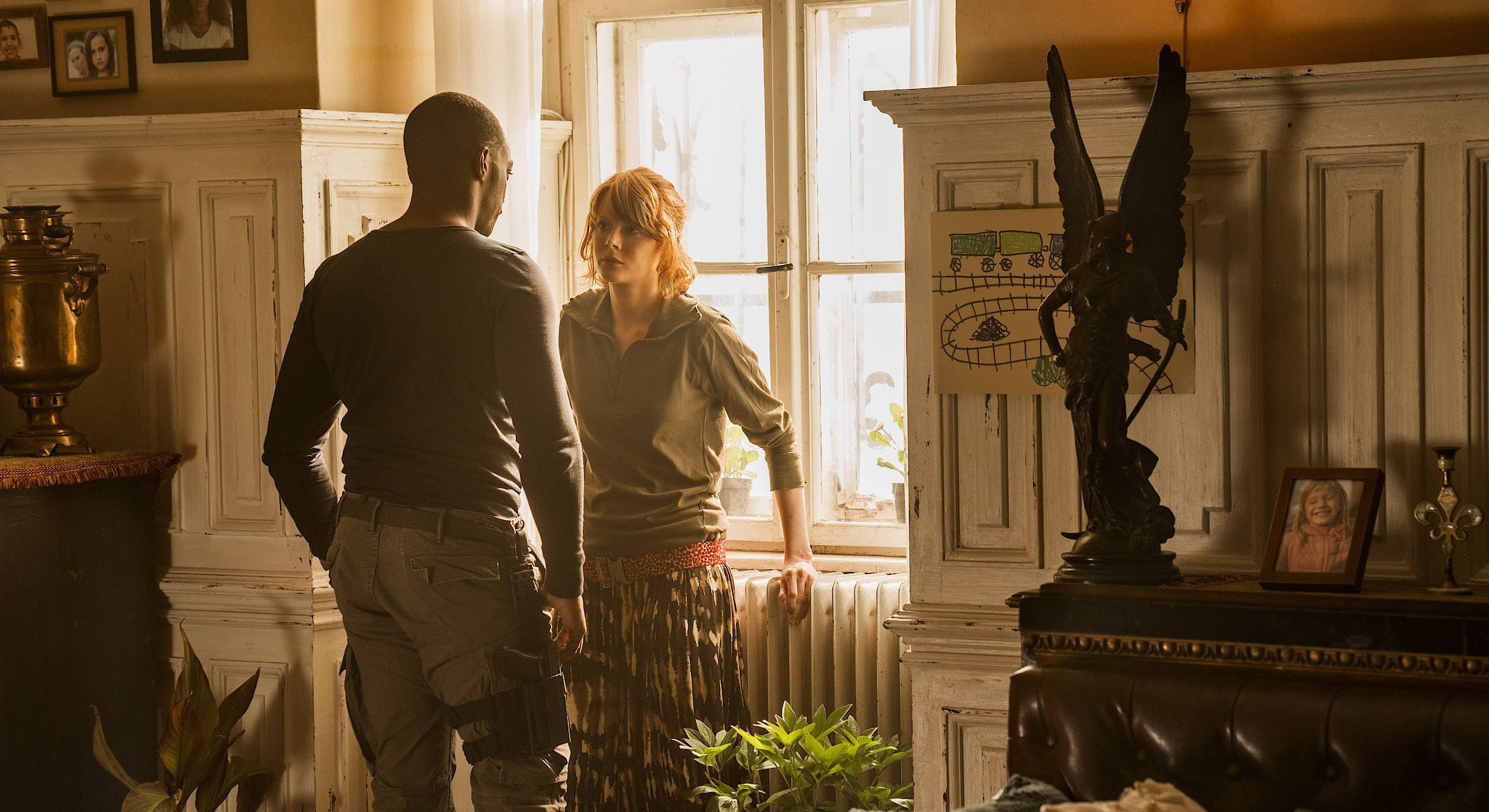 1007 reviews outside the wire 6 1611222393