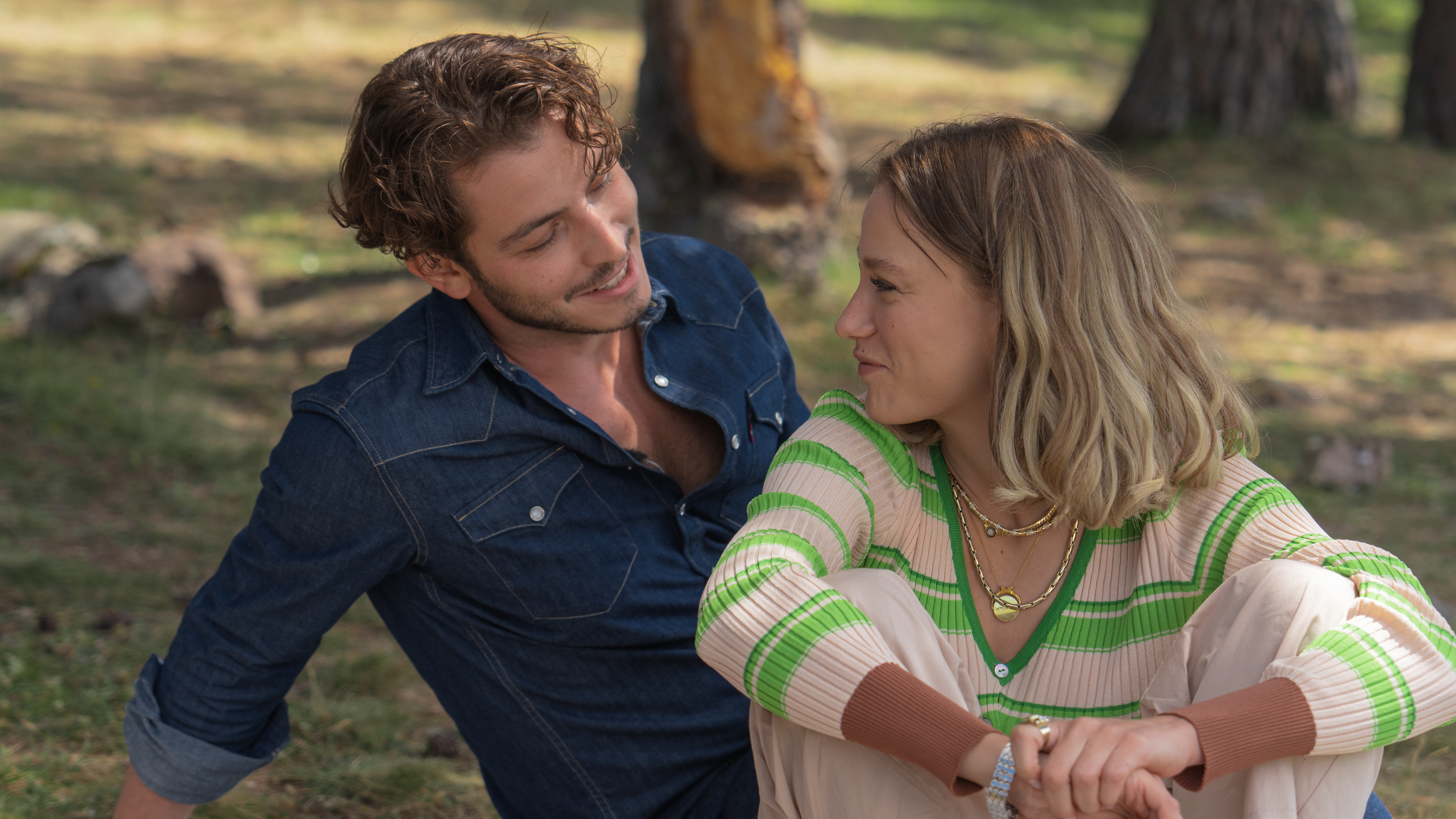 10932 reviews Kimler Geldi Kimler Gec ti S1 Netflix 0971 jpg Kimler Geldi Kimler Gec ti S1 Netflix 0971 1715430173