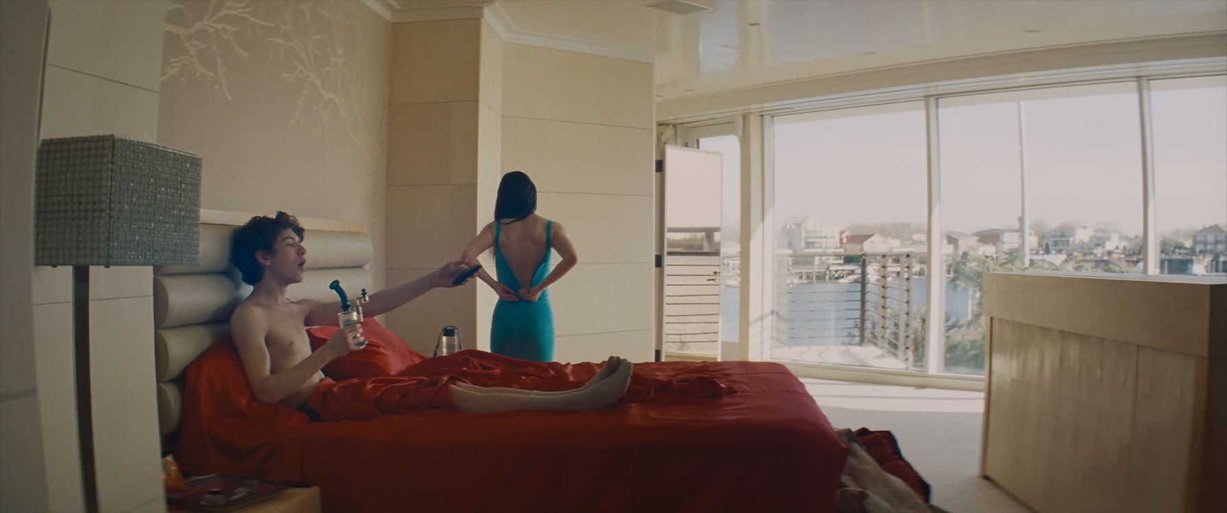 14265 reviews Anora st 20 jpg sd low 2024 Universal Studios All rights reserved 1730297290