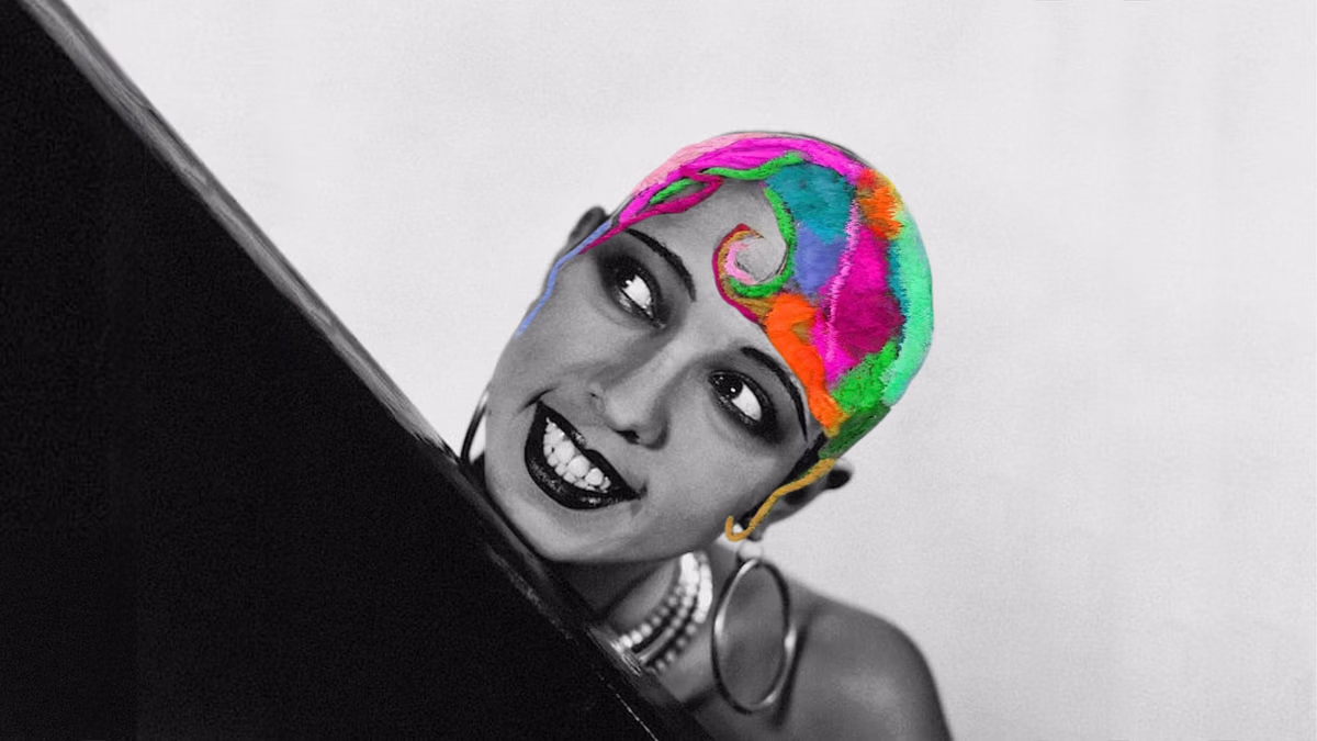 Josephine baker kijkt lachend weg