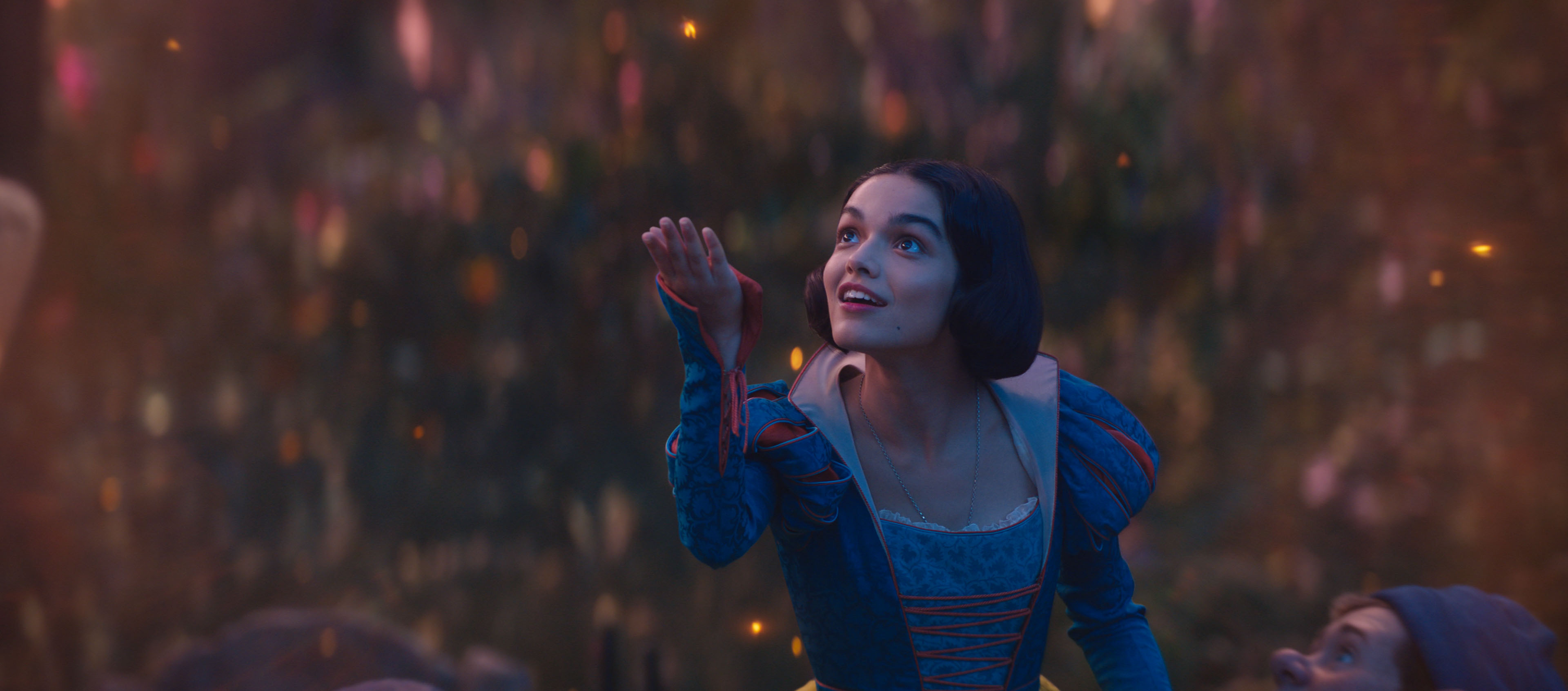16806 reviews SNOW WHITE dtrl2 uhd r709f stills 241030 089286 1742322768