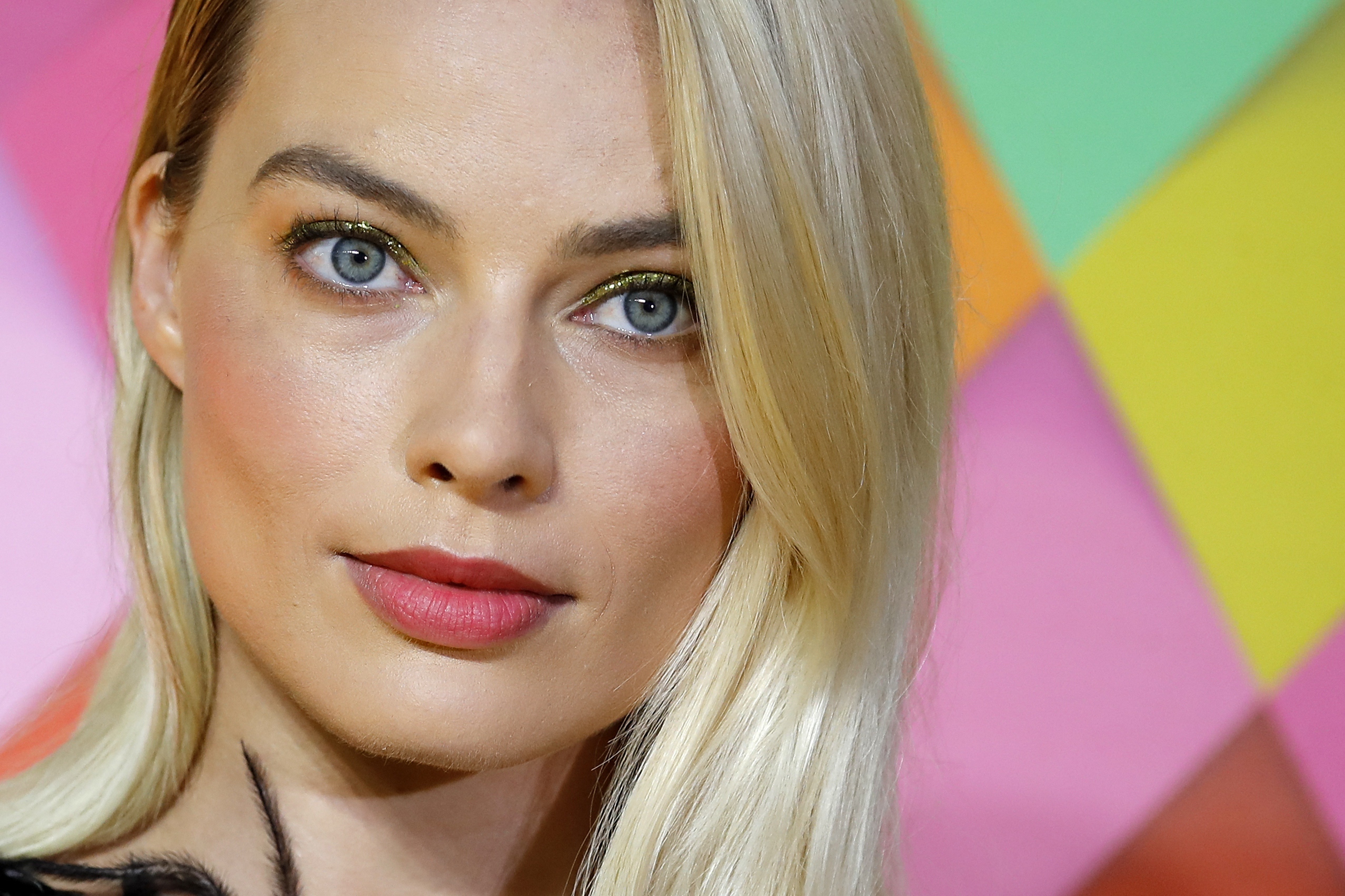5027 reviews margot robbie 1687378692