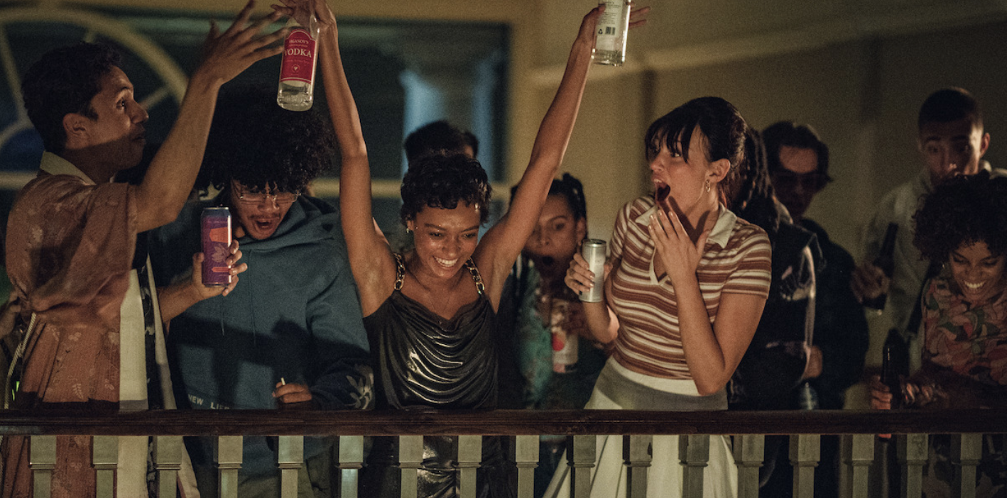 6149 reviews Everything Now Mia party 1696432236