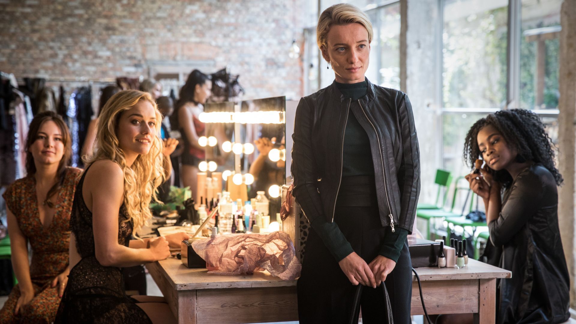 737 reviews keizersvrouwen 1 1569443747