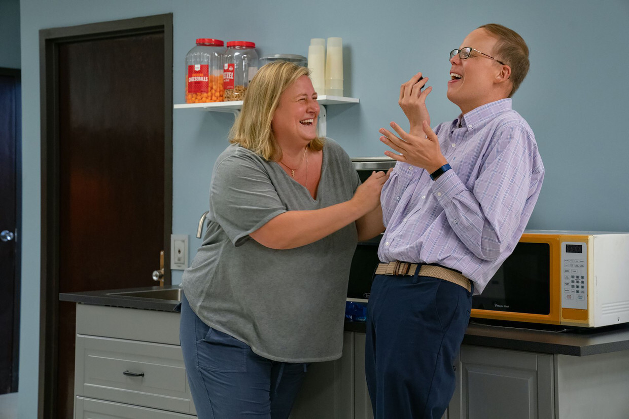 7831 reviews somebody somewhere is een serie over het menselijk tekort in al zijn alledaagse kleinheid 1703342175