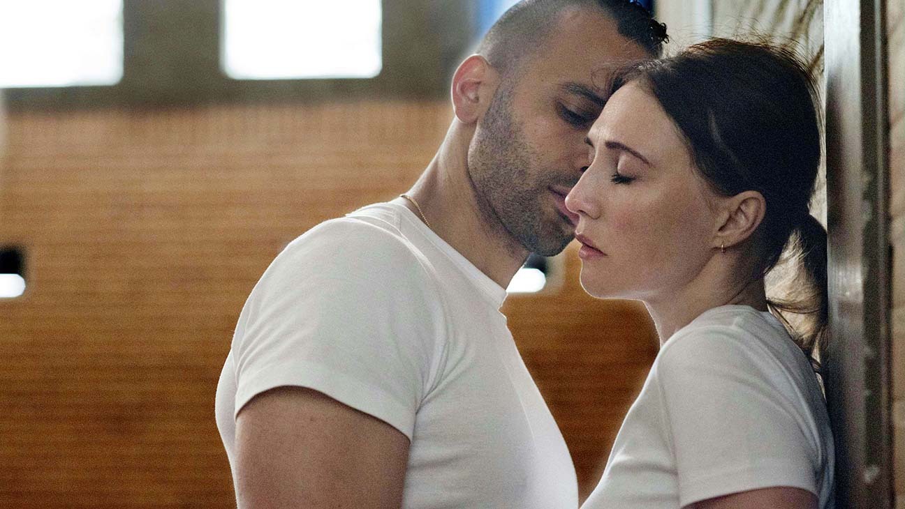 834 reviews instinct 1585820459