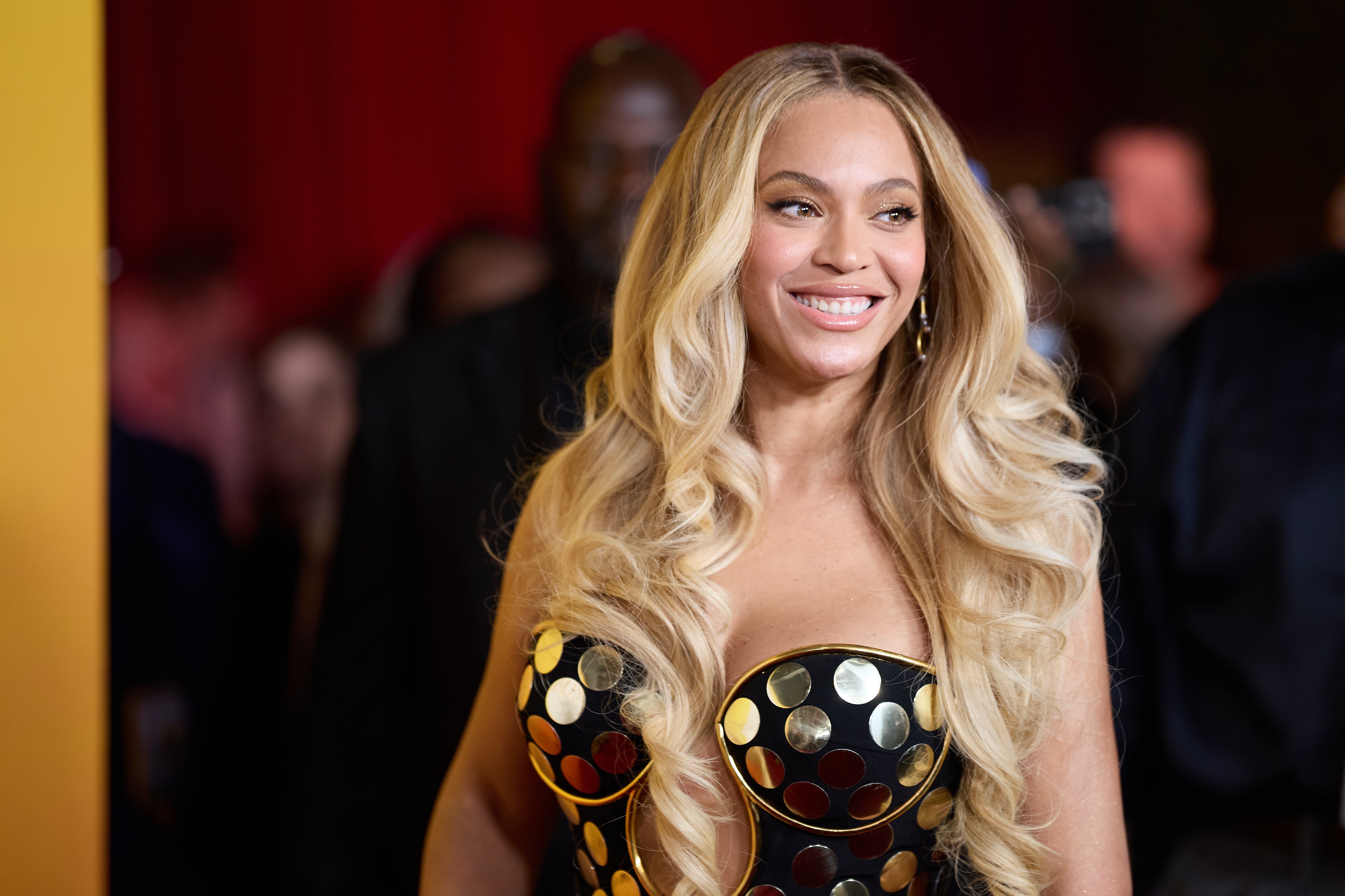 epa11767481 Beyonce attends the premiere of Disney’s ‘Mufasa: The Lion King’ at the Dolby Theater in Los Angeles, California, USA, 09 December 2024. EPA/ALLISON DINNER