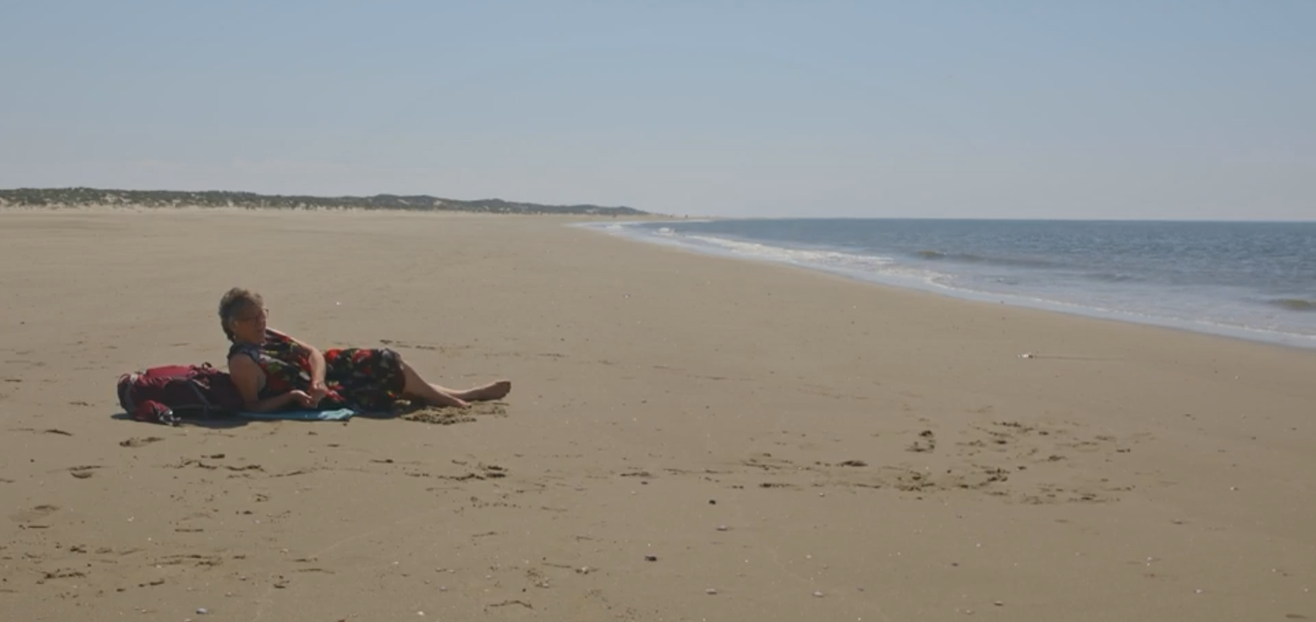 Arita Baaijers op het strand