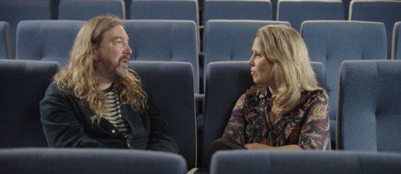 Luuk Bouwman in gesprek met Elena Lindemans in een bioscoopzaal