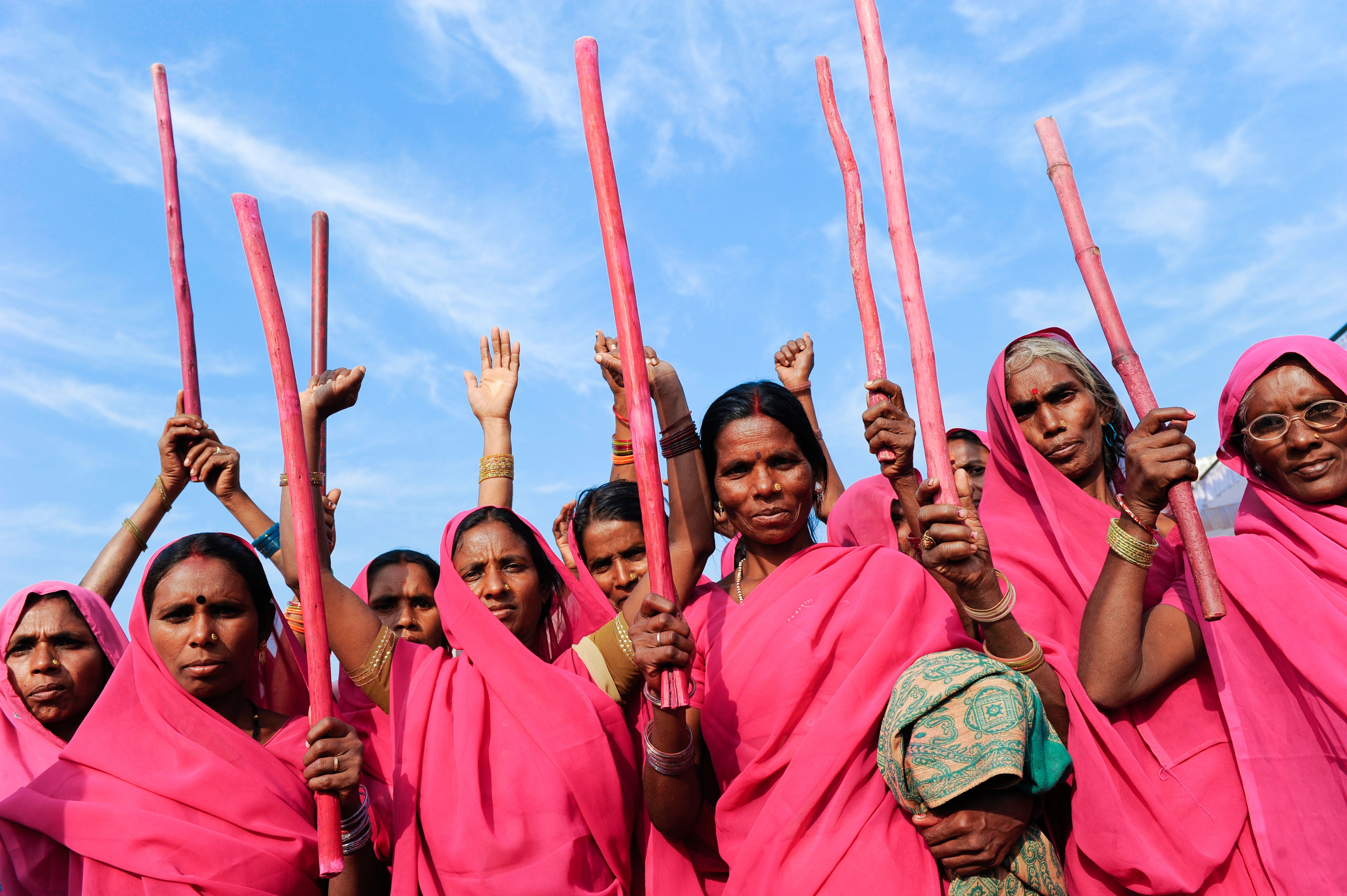 Women movement Gulabi gang credit Joerg Boethling