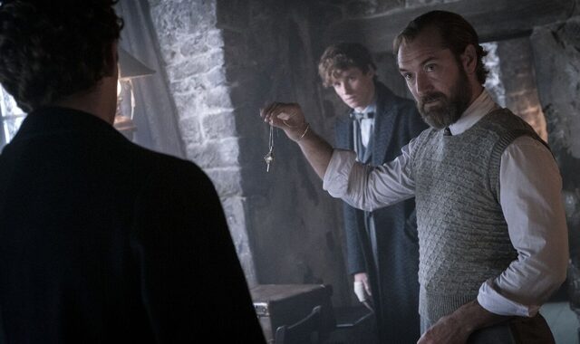 1337 reviews Fantastic Beasts The Secrets of Dumbledore st 4 jpg sd low Copyright 2021 Warner Bros Entertainment Inc All Rights Reserved Photo Credit Courtesy of Warner Bros Pictures 1649237167