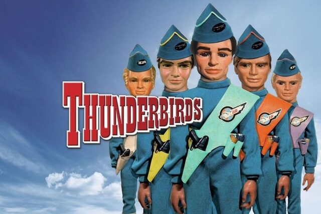 Foto van de thunderbirds (poppen) op een rijtje