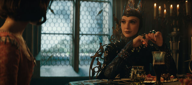 16806 reviews SNOW WHITE dtrl2 uhd r709f stills 241030 087047 1742323026
