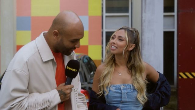 Omroep Zwart presentator doet straatinterview