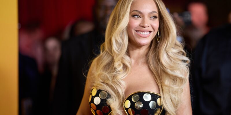 epa11767481 Beyonce attends the premiere of Disney’s ‘Mufasa: The Lion King’ at the Dolby Theater in Los Angeles, California, USA, 09 December 2024.  EPA/ALLISON DINNER