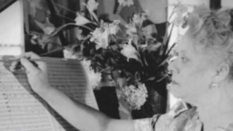 Florence Beatrice Price achter de piano.