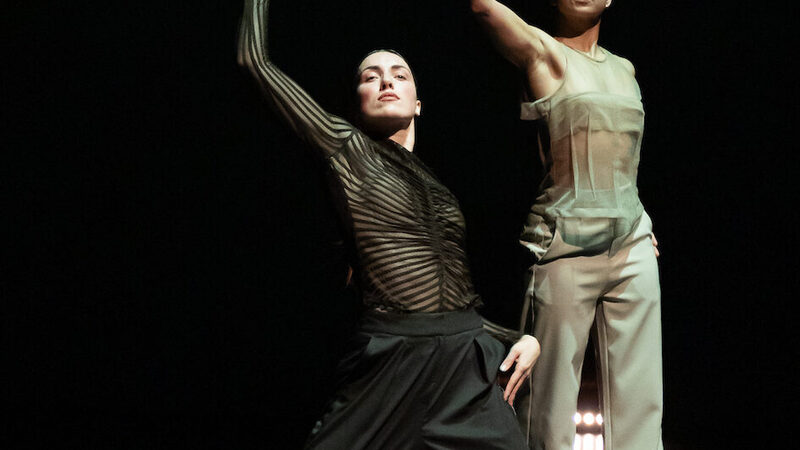 Dansers Evelien Jansen en Amber Veltman in Tender Resistance