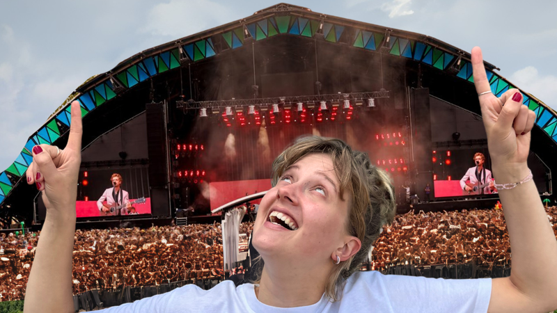 Een collage van Pieteke - de schrijver van deze tips - voor verschillende elementen van Down The Rabbit Hole. Onder in beeld zie je een strandje met een meer waar mensen zwemmen, dan Pieteke die naar boven wijst en naar boven kijkt, naar een podium. Het is een groot podium waar een concert aan de gang is. Daar weer boven is een blauwe lucht te zien met letters Down The Rabbit Hole.