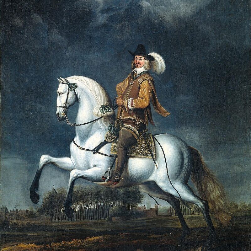 Het ruiterportret waar de tekst over gaat. Je ziet een man met een goed met een veer erop, op een wit paard rijden. Hij ziet er rijk en welgesteld uit en kijkt trots, met zijn borst vooruit. De achtergrond is donker en grauw, met een onheilspellende lucht. Als je goed kijkt zie je op de achtergrond in de verte een kasteelpoort.