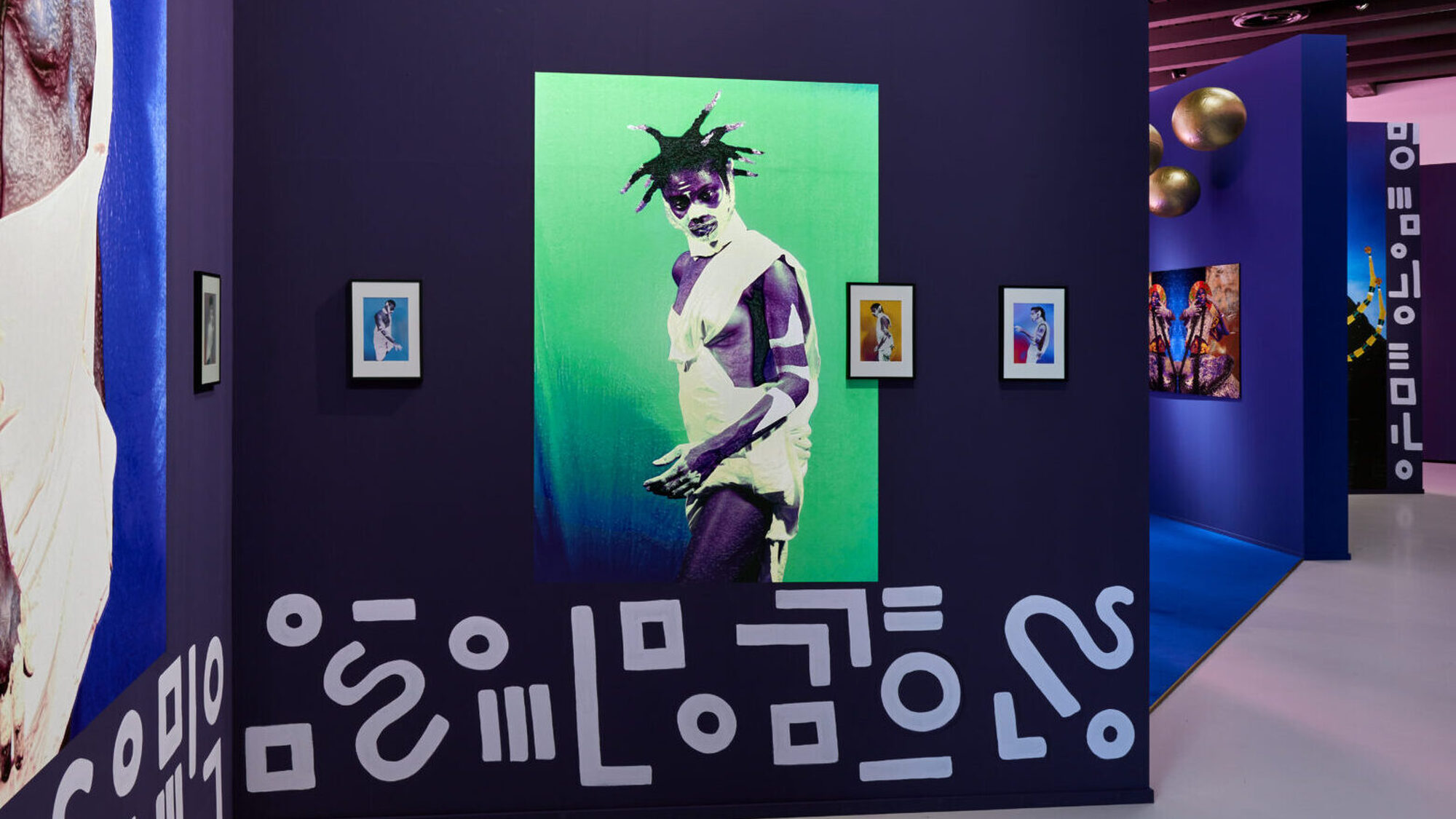 01 Zaaloverzicht Ai Rich Afrofuturistic Visions Fotografie Aad Hoogendoorn e1708589906252