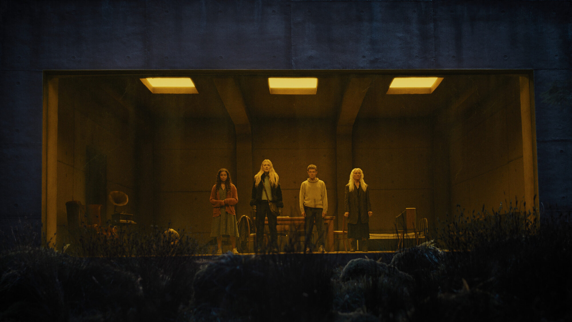 11461 reviews The Watchers st 7 jpg sd high 2024 Warner Bros Entertainment Inc All Rights Reserved Photo Credit Jonathan Hession 1718200588