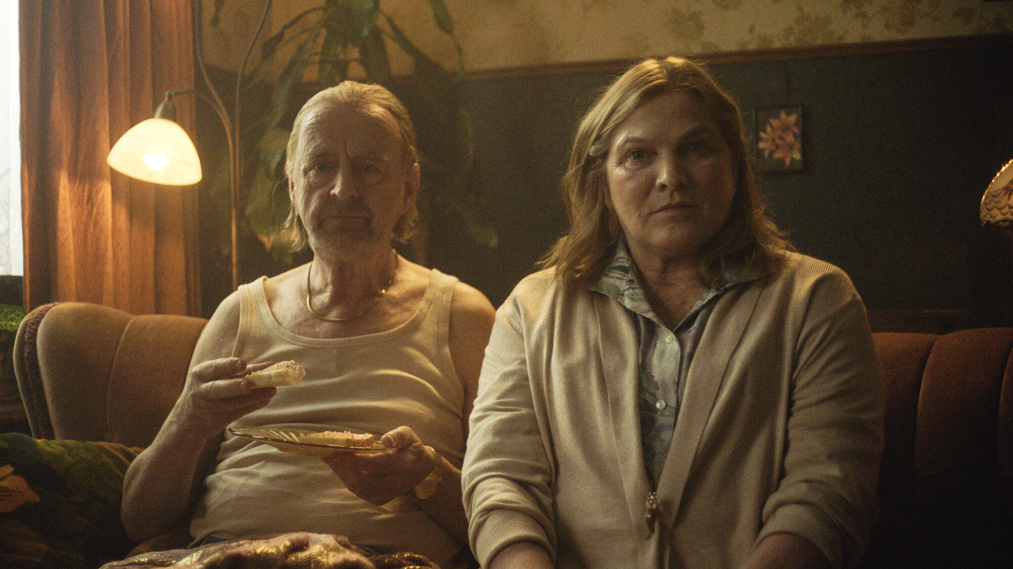 1231 reviews LITTLE AMSTERDAM Millstreet Films 0878 B 1633615873