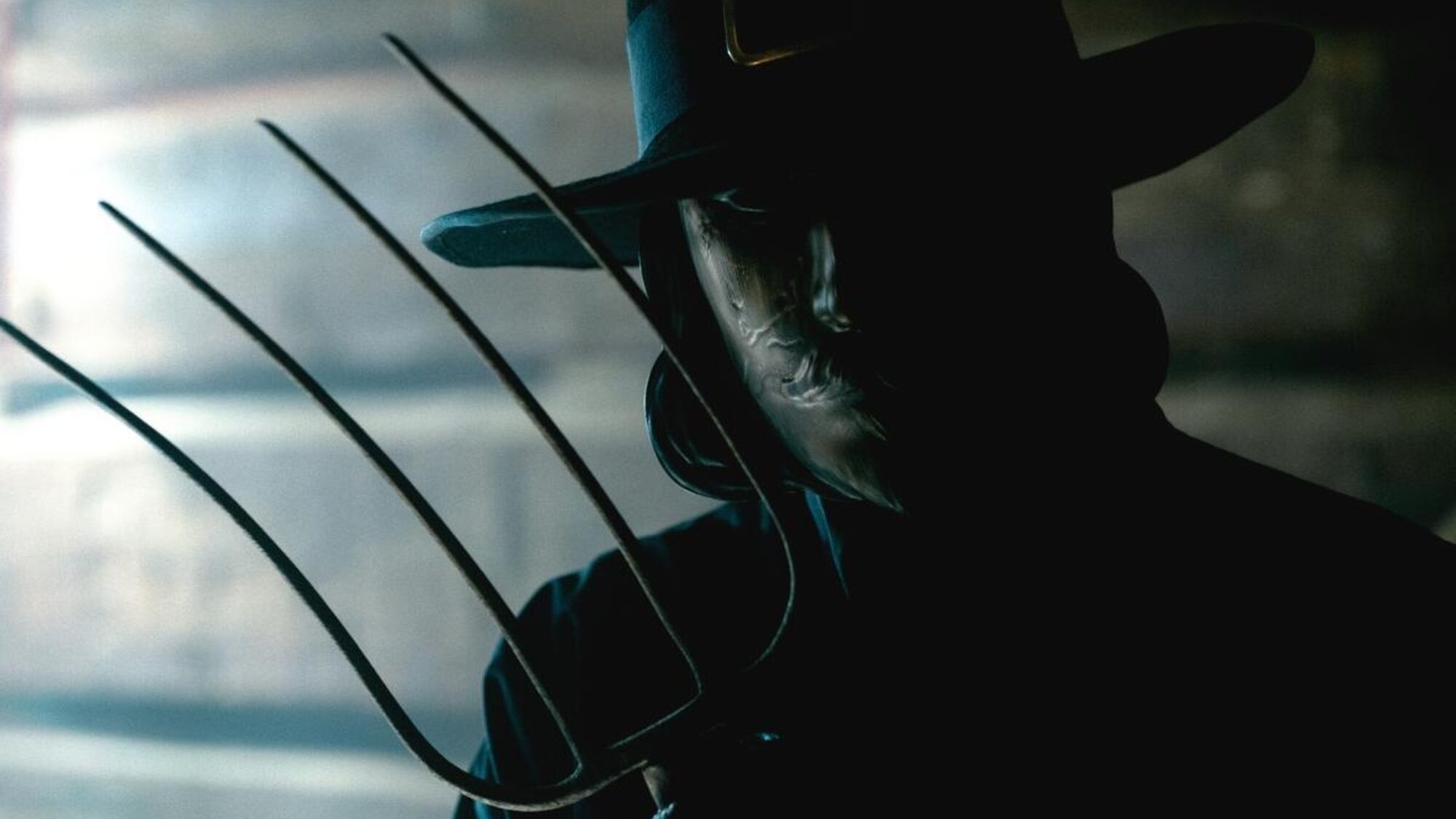 13737 reviews thanksgiving eli roth 1728310147