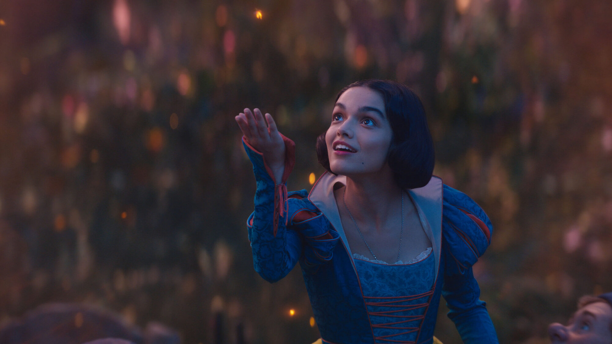 16806 reviews SNOW WHITE dtrl2 uhd r709f stills 241030 089286 1742322768