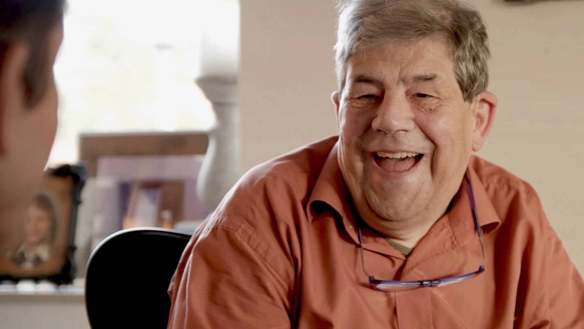 Joost Prinsen lacht tijdens interview