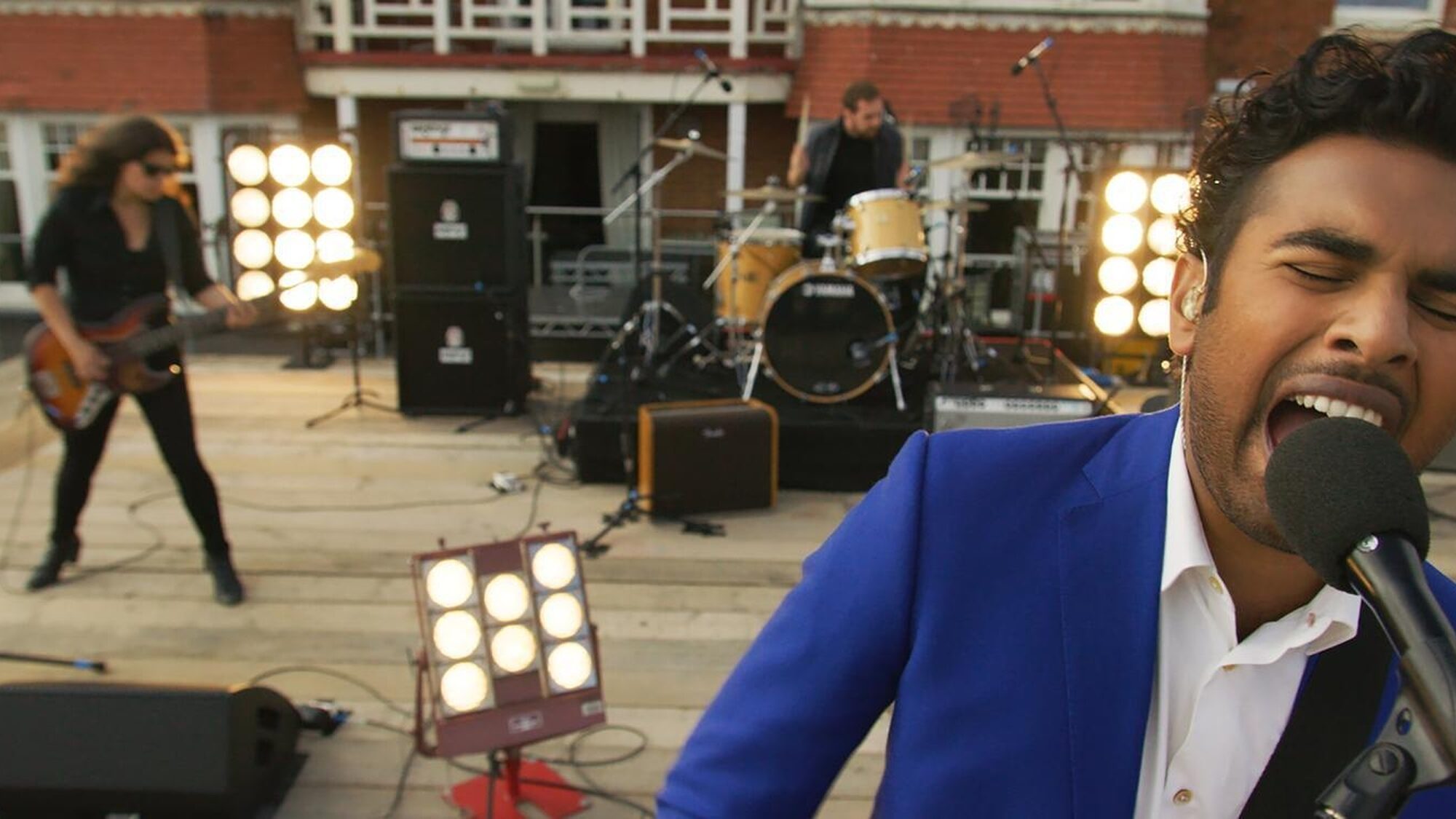 695 reviews Yesterday st 6 jpg sd low 2019 Universal Pictures 1561618175