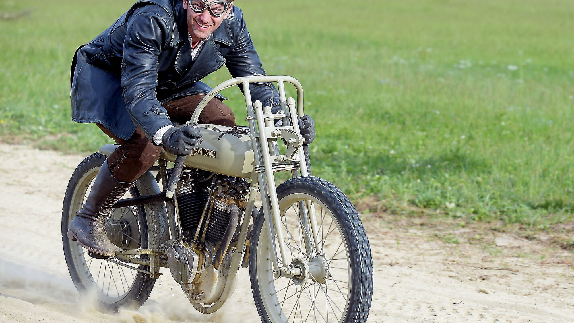 87 reviews HARLEY AND THE DAVIDSONS Michiel Huisman2 1497459046