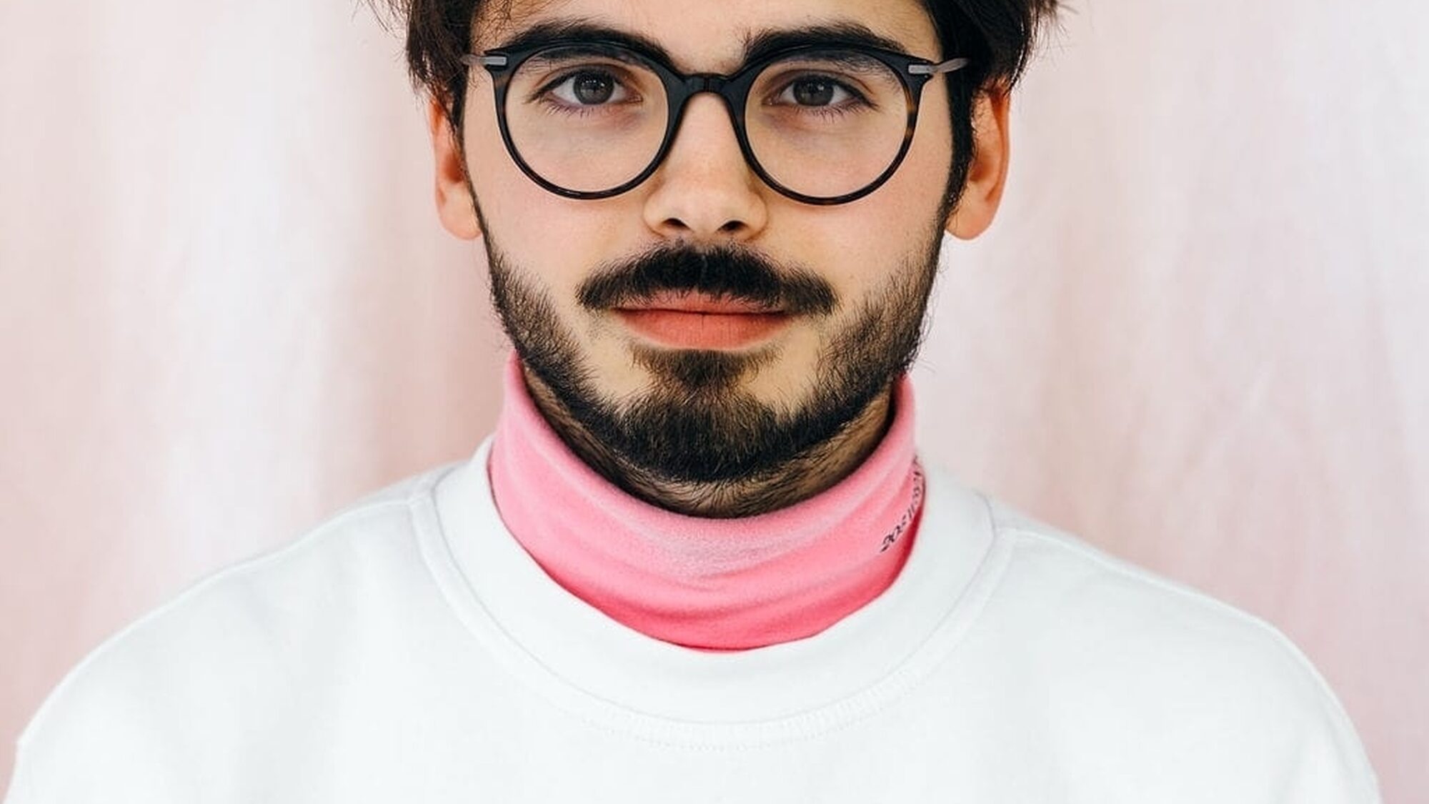 Foto van Cesar Majorana, die hier zijn tips geeft.