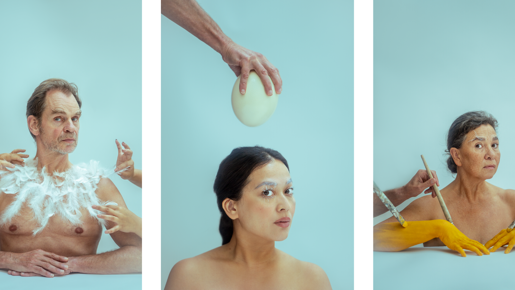 Hier is een drieluik te zien. Links is een man te zien met een ontbloot bovenlichaam met veren er op geplakt. In het middelste luik is een vrouw met witte wenkbrauwen en een ontbloot bovenlichaam, echter wordt de foto net onder de sleutelbenen afgesneden. Er wordt een groot ei boven haar hoofd gehouden door een zwevende arm. Op het rechterluik zit haar vrouw en ze heeft geel geschilderde armen. Er zijn twee armen bezig met haar te schilderen met een penseel in de hand.