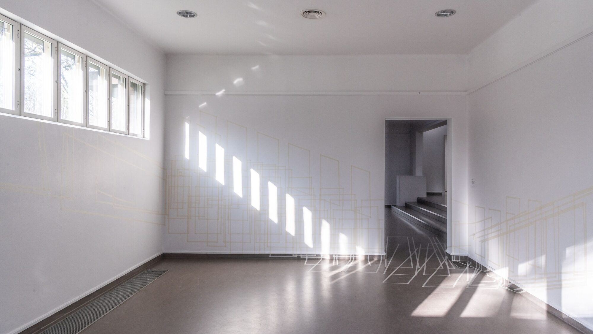 Large KM 131 297 Jan Dibbets Alle schaduwen die mij zijn opgevallen in het Kröller Müller Museum op 13 januari 2025 zijn afgeplakt met tape All Shadows That I Noticed in the Kröller Müller Museu