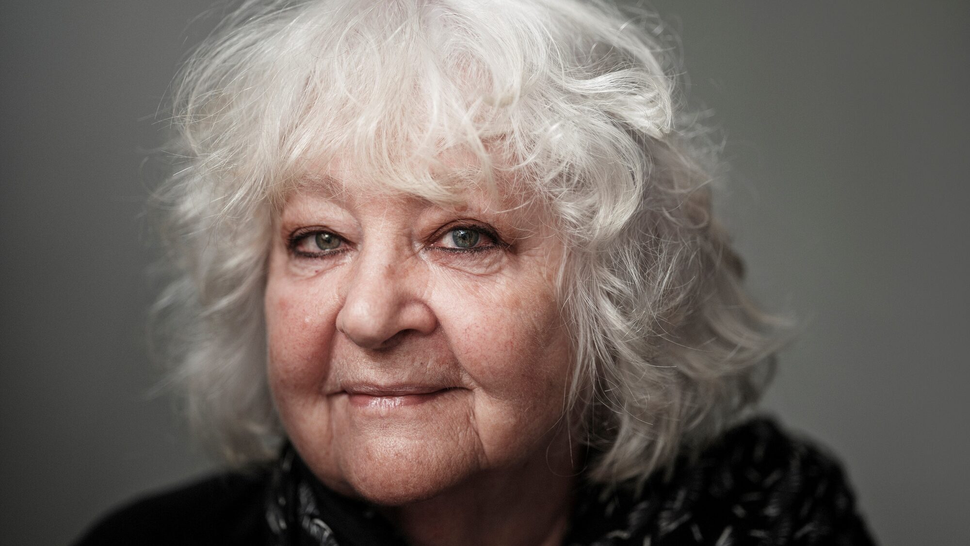 Schrijver Meulenbelt Anja kijkt in de camera