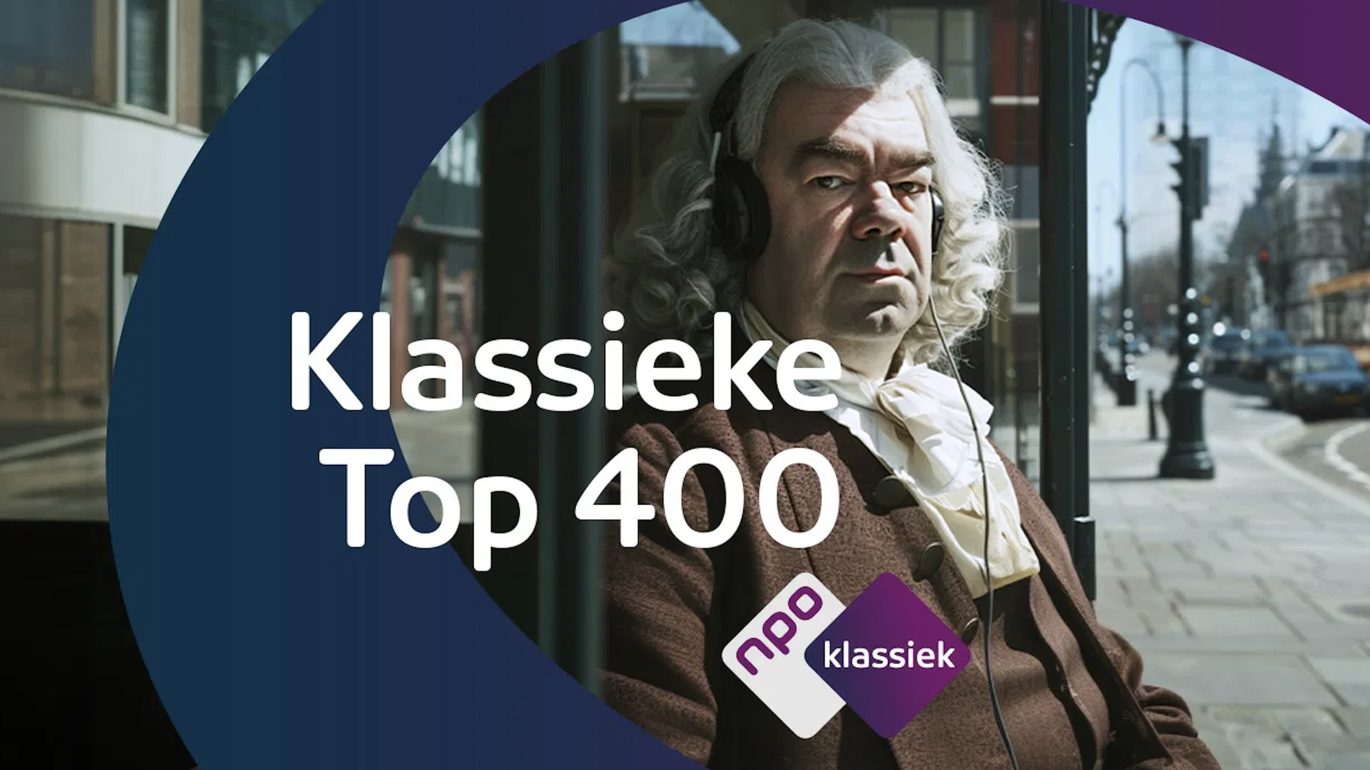 Man met koptelefoon op luistert muziek bij bushalte