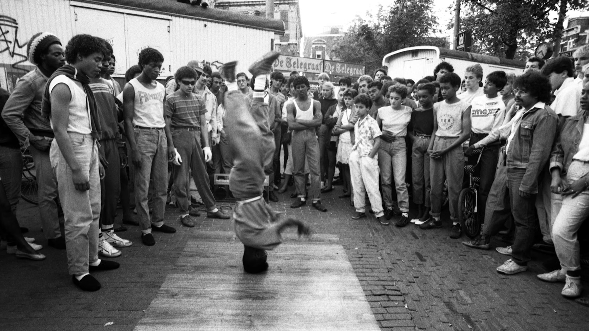In de jaren 60 in Amsterdam wordt gebreakdancet