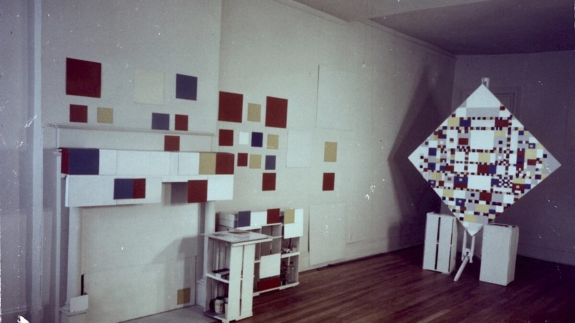 Mondriaan 1 ezgif com webp to jpg converter