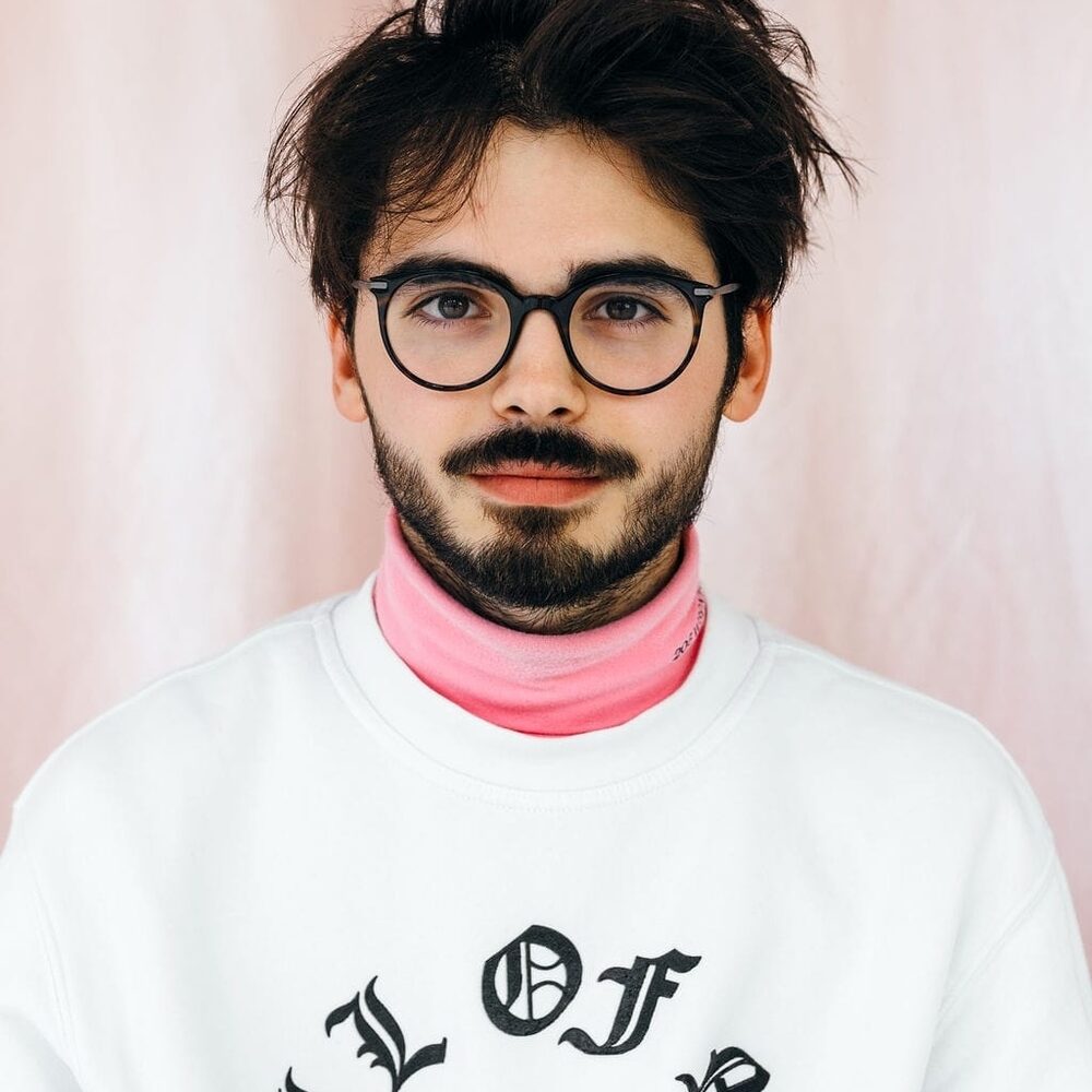 Foto van Cesar Majorana, die hier zijn tips geeft.