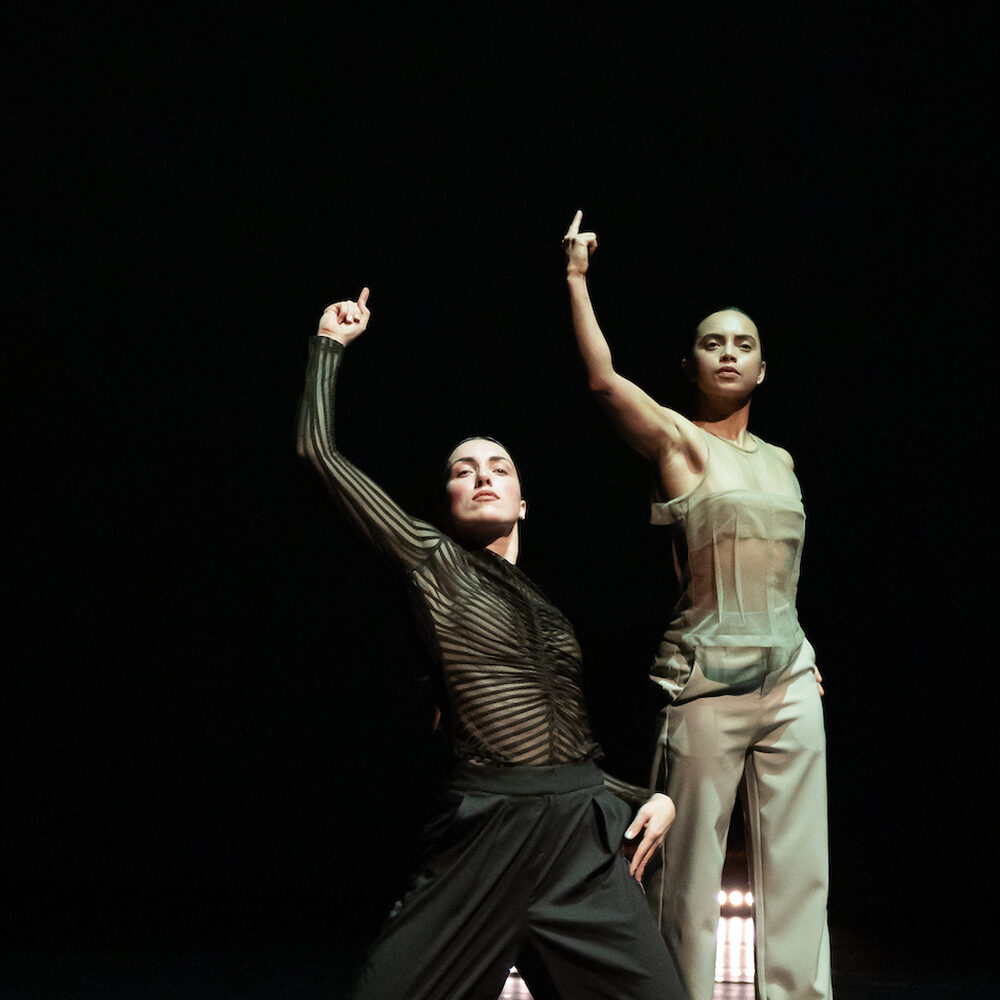 Dansers Evelien Jansen en Amber Veltman in Tender Resistance