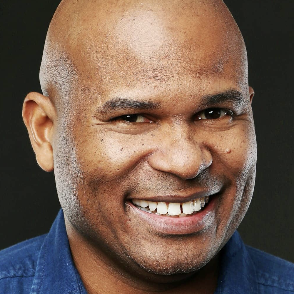 Roué Verveer kijkt lachend in de camera