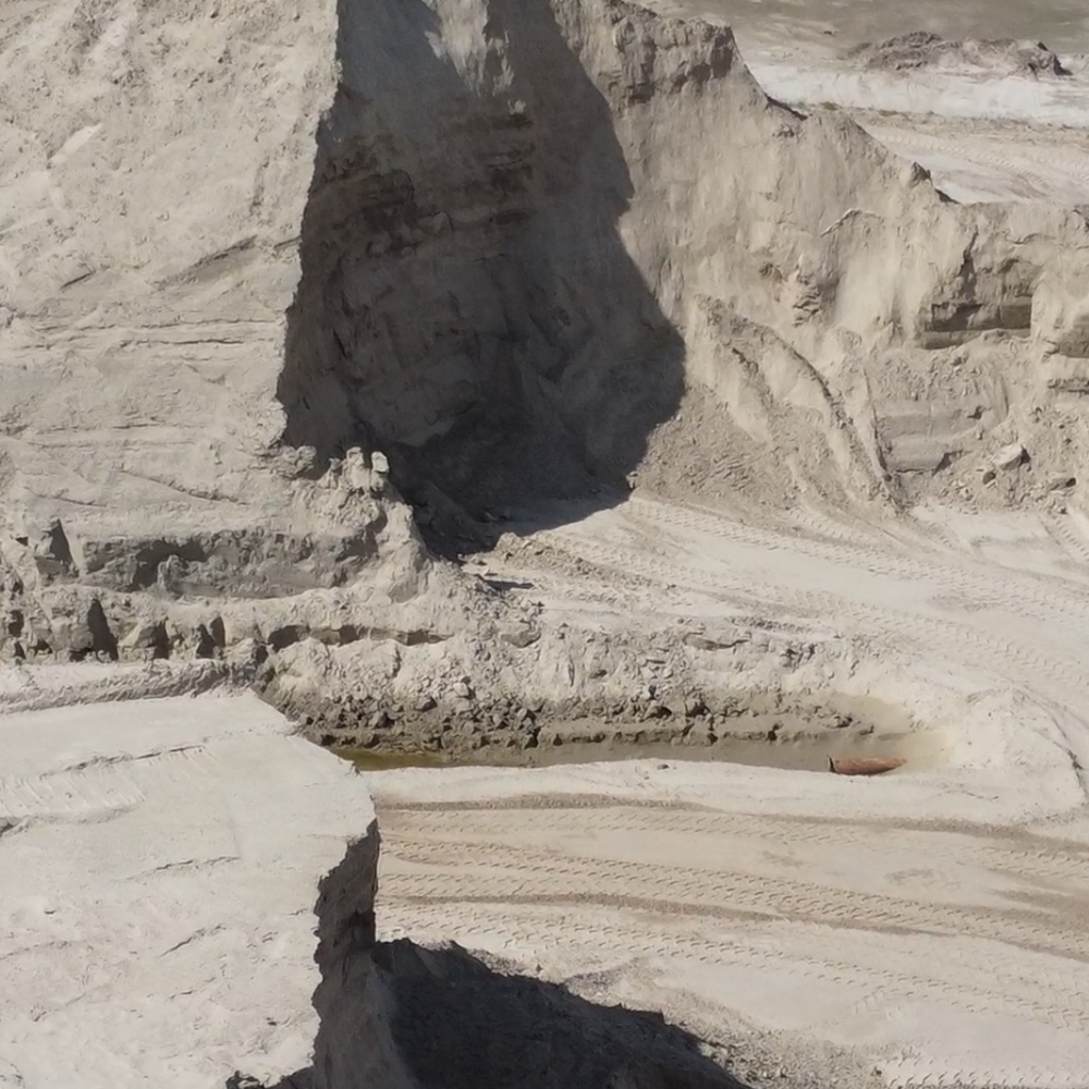 De zandgraving in Nij Beets. Heel veel zand.