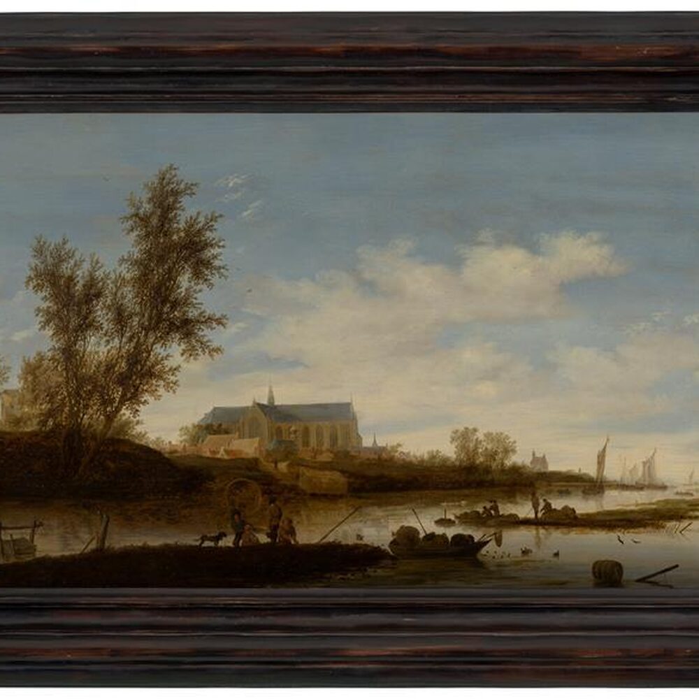 Een foto van het schilderij waar te tekst over gaat. Het is een gezicht op Alkmaar, je ziet de kerk en een boom op de voorgrond. Er is een klein watertje met een bootje en lopende mensen met een hond ervoor. Het is verder meer natuur met een kerk dan echt een stad.