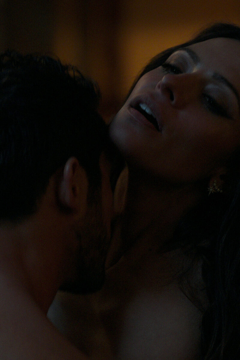 3872 reviews Sex Life S2 E2 00 40 26 14 R 1677679080