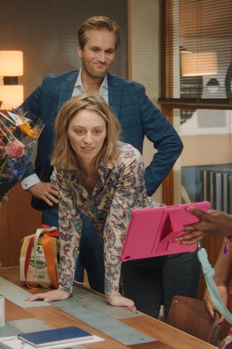 4035 reviews CAST Het nieuwe team vlnr Helen Jacqueline Blom Mike Michiel Nooter Tom Lykele Muus Kiki Claire Bender Naomi Quiah Shilue en Mehrdad Saman Amini STILL 1679048206