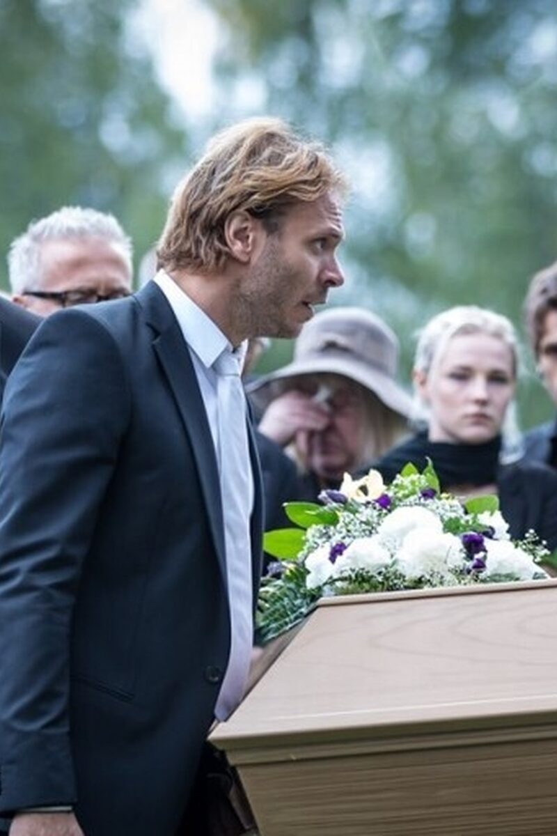 64 reviews Thicker Than Water 5 1497458816