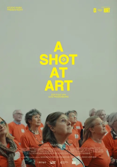 De filmposter van 'A shot at art'. Onderin beeld staat een groep mensen die allemaal naar rechtboven kijken en allemaal oranje shirts aanhebben. Daarboven staan de letters in geel 'a shot at art'.